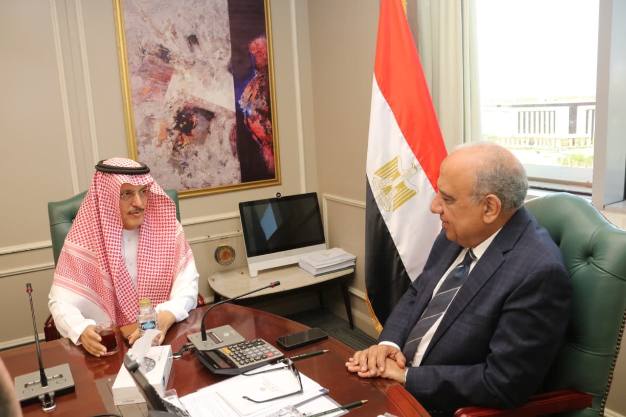 الكهرباء: تنفيذ مشروعات طاقة رياح قدرة 2300 ميجاوات في مناطق جبل الزيت وخليج السويس وجنوب الغردقة - الخليج الان