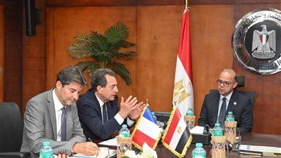وزير الاستثمار والتجارة الخارجية يبحث مع السفير الفرنسي تعميق التعاون الاستثماري والتجاري - الخليج الان