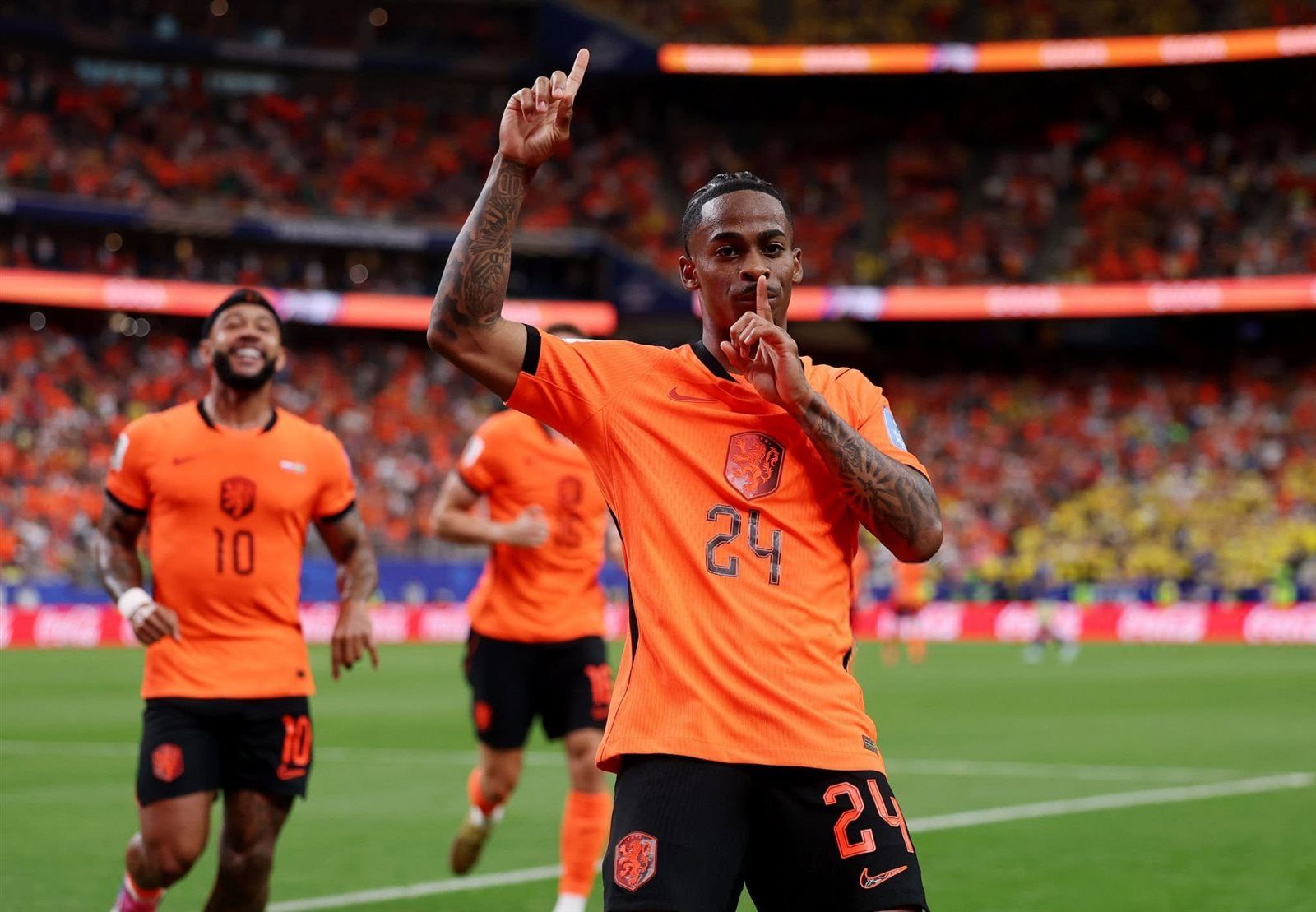 هولندا ضد السويد.. هولندا تكتسح السويد 5-1 وتتصدر المجموعة بكأس العالم - الخليج الان