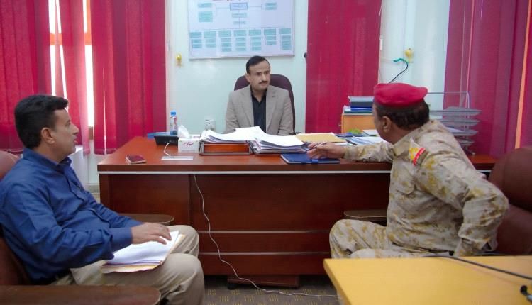 بن الوزير يبحث تداعيات الهجرة غير الشرعية ويجدد المطالبة بدعم دولي عاجل