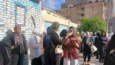 بدء توافد طلاب الثانوية العامة على اللجان لأداء امتحان اللغة الأجنبية الثانية 2026 - الخليج الان