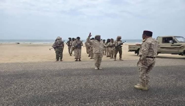شبوة ..إجبار لجنة صرف الرواتب "يداً بيد" على مغادرة مقر اللواء الثاني مشاة بحري
