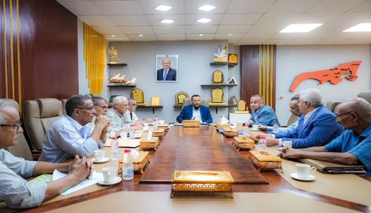 بحضور مندوب السلطة المحلية والمحافظ.. إجراء عملية الاستلام بين مدير عام الضرائب الجديد والسابق