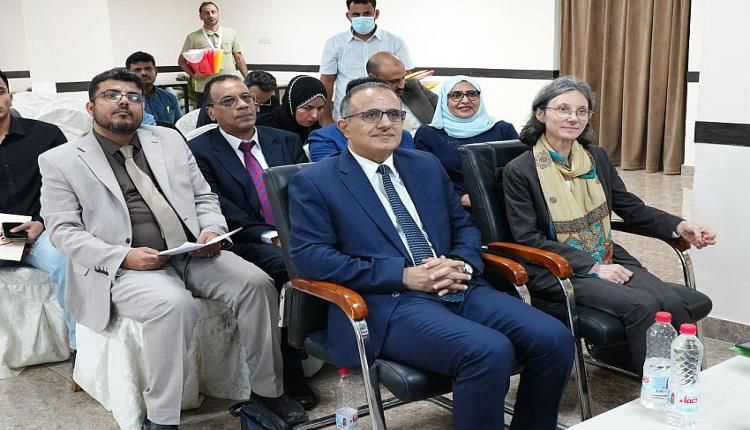 ملاك المحال التجارية في تبن بلحج يناشدون المحافظ الحالمي بالتدخل