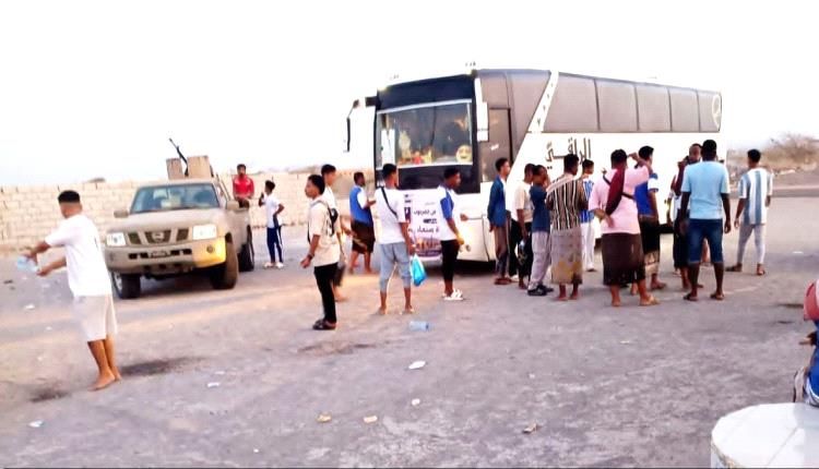 جريمة مروعة على طريق عدن - أبين.. عصابة تختطف أبناء حضرموت وتبتر أذن أحدهم