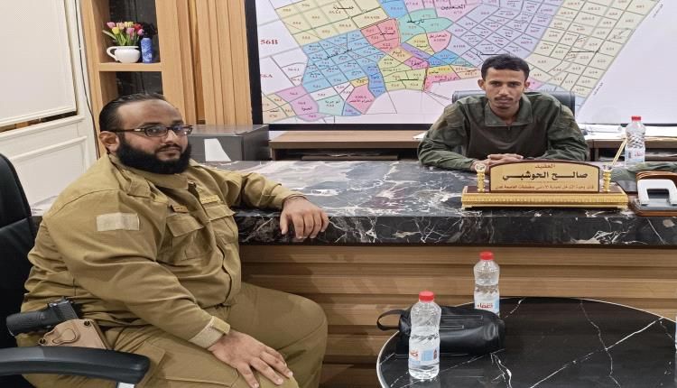 لقاء تنسيقي بين شرطة بئر فضل وحماية الأراضي لتعزيز الاستقرار الأمني