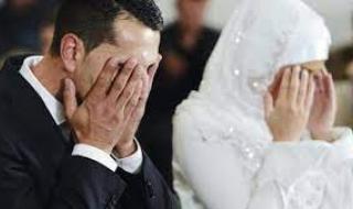 عريس أردني يتفاجأ ليلة الدخلة بأن عروسته “ليست عذراء”.. وعندما أحضر والديها وأخذاها إلى الطبيب الشرعي كانت النتيجة صادمة (فيديو)