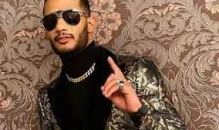 اتفرج ‘‘محمد رمضان ‘‘ ينشر صورة مثيرة وهو ‘‘يحتضن فتاة حسناء ‘‘.. ويعلق: ثقة في الله