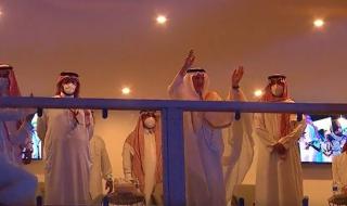 شاهد .. الأمير خالد الفيصل يؤدي “الخطوة” في حفل ختام رالي داكار (فيديو)