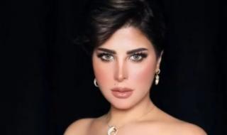 فضيحة شمس الكويتية وهي تستعرض اردافها الممتلئة بفيزون ضيق بلون جسمها الذي فصل مفاتنها بشكل فاضح... شوف دلوقتي