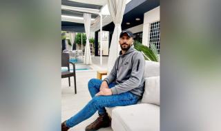 غادر شمال غزة بقدم واحدة.. أحمد أبو شرخ يروي مأساته مع النزوح (صور)