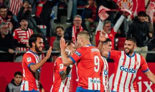 جيرونا يساعد برشلونة للتخلص من لاعبين اثنين