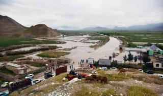 فيديو | 200 قتيل بسبب فيضانات مفاجئة في أفغانستان