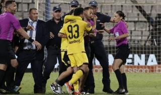 الحكمة فرابار تخرج برفقة الشرطة اليونانية