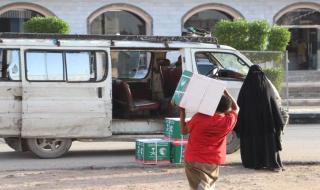 توزيع مساعدات غذائية ل 4366 أسرة بمحافظة شبوة