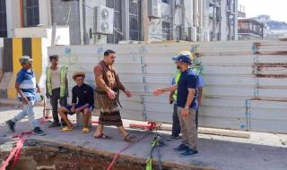 أطفال حي سكني في عدن عرضة لحوادث لا يحمد عقباها