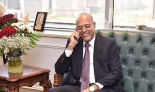 وزير العمل يتواصل هاتفيا مع " عامل المزلقان" الذي أنقذ شابا حاول عبور القضبان ببني سويف - الخليج الان