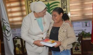 بدون خطابات أوشعارات.. هايدي تشتري محبة الناس بـ"كيس شيبسي" - الخليج الان