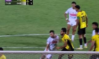 الدوري المصري الممتاز: طرد محمود حمدي الونش مدافع الزمالك بعد تدخل بدون كرة على مدافع وادي دجلة في الدقيقة 72 - الخليج الان