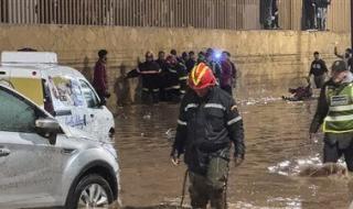 «يوم أسود في الرباط».. فيضانات المغرب تبتلع 37 روح وغرق الشوارع والمنازل - الخليج الان