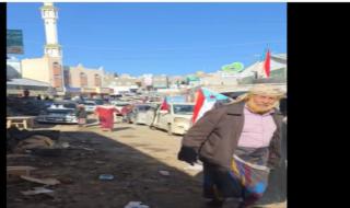 عاجل / سيل بشري جارف من المفلحي في طريقه إلى ساحة العروض بالعاصمة عدن (فيديو)