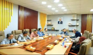 عدن.. قيادة المحافظة تؤكد أهمية تفعيل العمل المدني لخدمة المجتمع المحلي