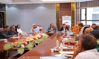 تنفيذية خور مكسر تناقش تقريري المالية والإعلام وتؤكد تعزيز الأداء المؤسسي