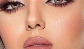 مشكلة الحر مع المكياج.. خبراء التجميل يكشفون 6 حيل لثبات يدوم - الخليج الان