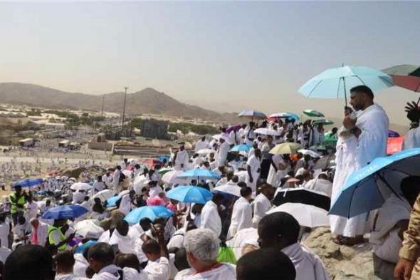 الحجاج يتوافدون إلى صعيد عرفات لأداء "الركن الأعظم"